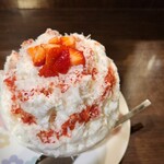 和 伊バル Bilna - 上：トマト&いちごシロップ、いちご果肉 下：生ハム、ゴボウシロップ