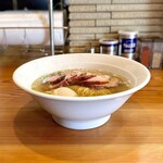 自家製麺 公園前 - 塩らぁめん味玉入り、チャーシュー増し