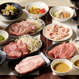 タン塩やカルビも楽しめる焼肉コース◆締めは牛すじカレーを堪能