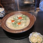 柚子屋旅館・一心居 - 雑炊の中に既に柚子の皮が入っていて鰹と昆布の出汁と相成り最高に美味いが子供にはハードルが高い