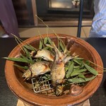 柚子屋旅館・一心居 - 笹の香りを纏いふんわり焼かれた鮎は脂も乗り頭から全て食べれる