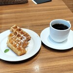 本棚珈琲 - ワッフルと珈琲