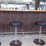 僕家のらーめん おえかき - カウンター１２席。増設の声、大きい(H26.9)。１６席になりました(H26.10)