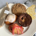 sarkara - どれから食べよう？