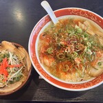 ここらじ亭 - 味噌チゲキムチラーメンとチャーシュー丼