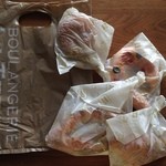 BOULANGERIE LA TERRE - 2014年6月：袋と包み。今回はたまたま全部紙で包んでくださいました