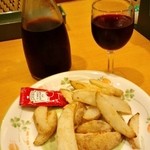 Saizeriya - フライドポテトとデキャンタワイン