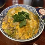 焼き鳥アポロ - うますぎる親子丼。米粒1粒1粒にうまさをまとっている。