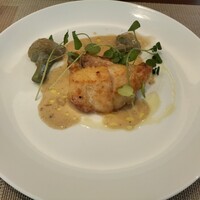 エピセ - 銚子産天然ヒラメムニエル、コンソメバターソース(アーティチョーク)
