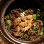 赤坂焼肉 八面六秘 - あさりとアスパラガス　和牛のしぐれ煮の土鍋