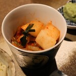 赤坂焼肉 八面六秘 - キムチの盛り合わせ