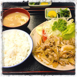 十八番 - お昼の生姜焼き定食。