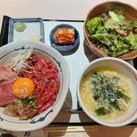 牛刺しと焼肉 仔虎 クリスロード店 - 