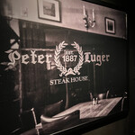 Peter Luger Steak House Tokyo - 店内の様子