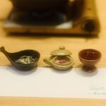 302578513 - ①【先付：前菜3種】
                        ・生血のオレンジジュース割り
                        ・酢モツ（肝臓、心臓）
                        ・エンペラの湯引き