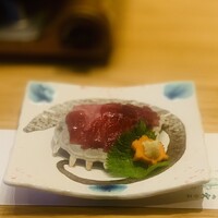 料亭 やまさ旅館 - ③【造り】
                      刺身2種（白：首、赤：胸）、生姜+醤油