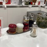 どうとんぼり神座 - テーブル調味料