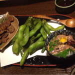 九州うまいもんと焼酎 芋蔵 - 3種盛り（枝豆みたいの、イカの塩辛ユッケ、黒糖なんとか）