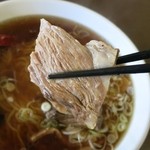 客隆軒 - 醤油ラーメンのチャーシュー