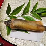 かねと - おくるみされたかわいい稚鮎