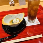 かねと - 海老と生湯葉の出汁ジュレ掛け　熟成された梅酒ソーダ