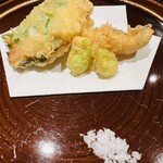 かねと - 新玉ねぎ真丈揚げ　イカとそら豆の揚げ物