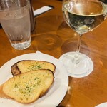 アスティーチェ - ガーリックトースト