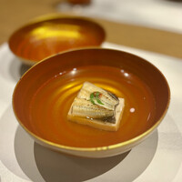 隠れ房 品川 四阿 - 椀盛(鰻白焼き・甘鯛真丈・木の芽　澄まし仕立て)