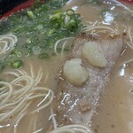 長浜ラーメン とん平  - 擦りニンニク投入の味変