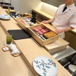 鮨 浜はち - 箱ごと食べたいっ