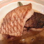 オテル・ドゥ・ミクニ - 鯛、イサキの下に五穀米と冬瓜が。