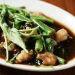 酒とツマミ ちゅんま - 空芯菜 ホルモン炒め