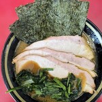 家系ラーメン 王道家 本店 - ホウレン草トッピング