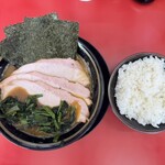 家系ラーメン 王道家 本店 - チャーシューメン(３枚)、ライス