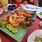 Patong Seafood - エビはＢＢＱみたいに焼いてもらってワイルドにいただきました