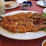 Patong Seafood - 白身魚はフライで、あっさりした味でビールのつまみにぴったりでした。
            
             魚は大きめの肉厚の白身魚でしたがなんだってんでしょう？