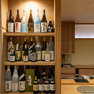 各地から選りすぐった日本酒、九州の焼酎は料理と相性抜群