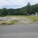 蕎麦 ひねもす - お店の向かいにも広い第2駐車場が有るので駐車に困る事は無いでしょう