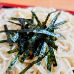 やぶ善 - 中華麺に、"海苔"が乗せられます。