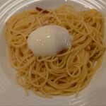 オリーブの丘 - 料理写真:ペペロンチーノ&半熟たまご