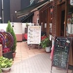 ガーデンプレイスカフェ - 一見チェーン店風の外観