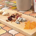 トリワイン ＰＩＫＯＳＨＨＨＵ - チーズ盛り合わせ