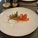 トラットリア・リョウゴク - スモークサーモン　ホワイトアスパラ