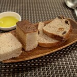 トラットリア・リョウゴク - 自家製パン