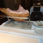 銀座 ハプスブルク・ファイルヒェン - 骨付き生ハム　ウィナーバインシンケン