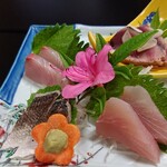 さかや - 刺身の盛り合わせ♪つつじの彩り