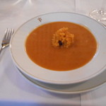 Parador de Carmona - サフランライスにムラサキイガイのスープを注いだ様子