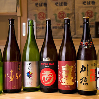 全国各地の銘酒を選りすぐり。蕎麦屋ならではのドリンクもご用意