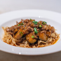 御宝軒 - 茄子と豚ひき肉の汁なし麺 干しエビのチリソース