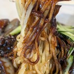 肉＆麺 - もちもち中太麺